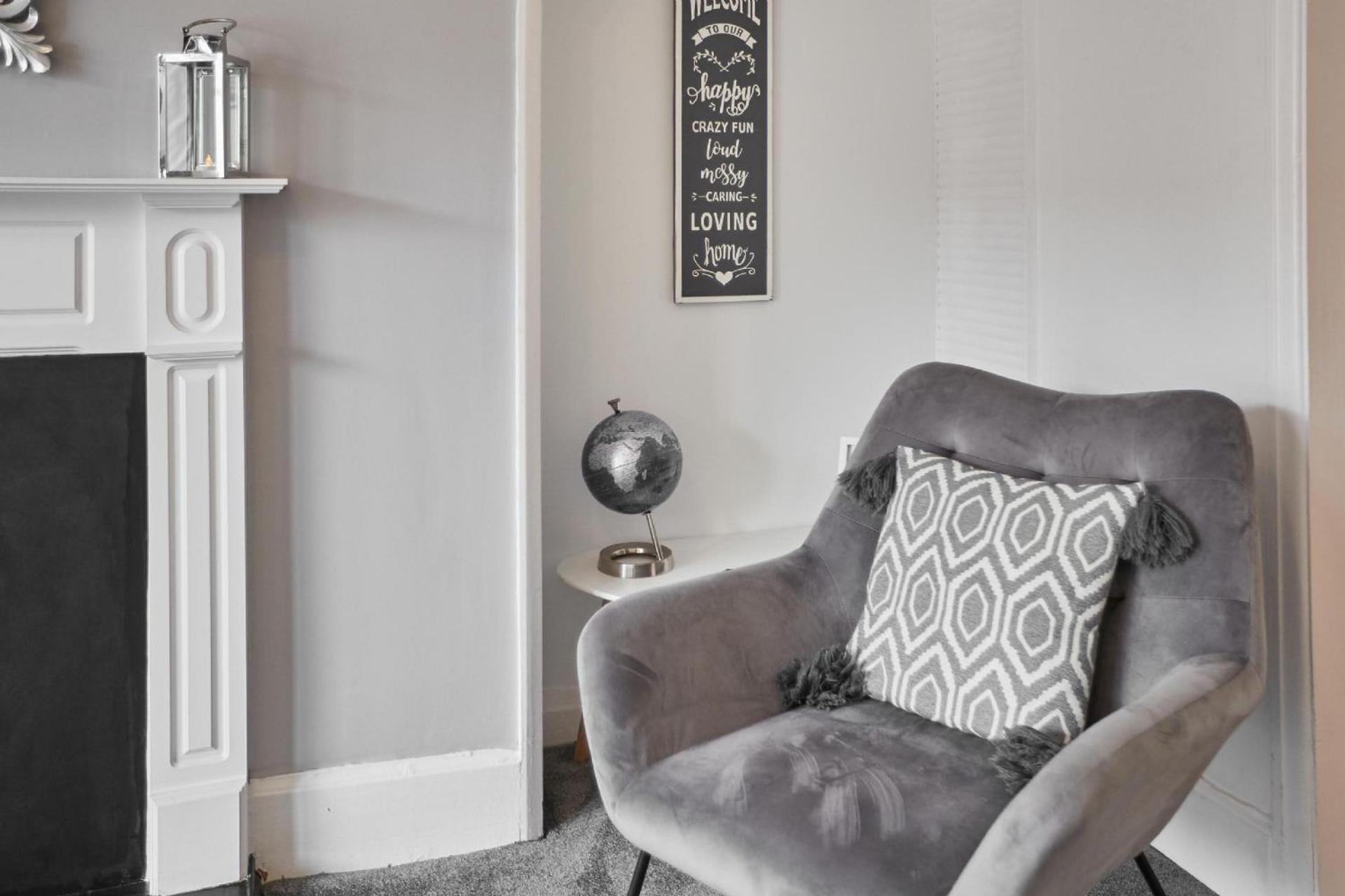 3 Glencoe Apartment *